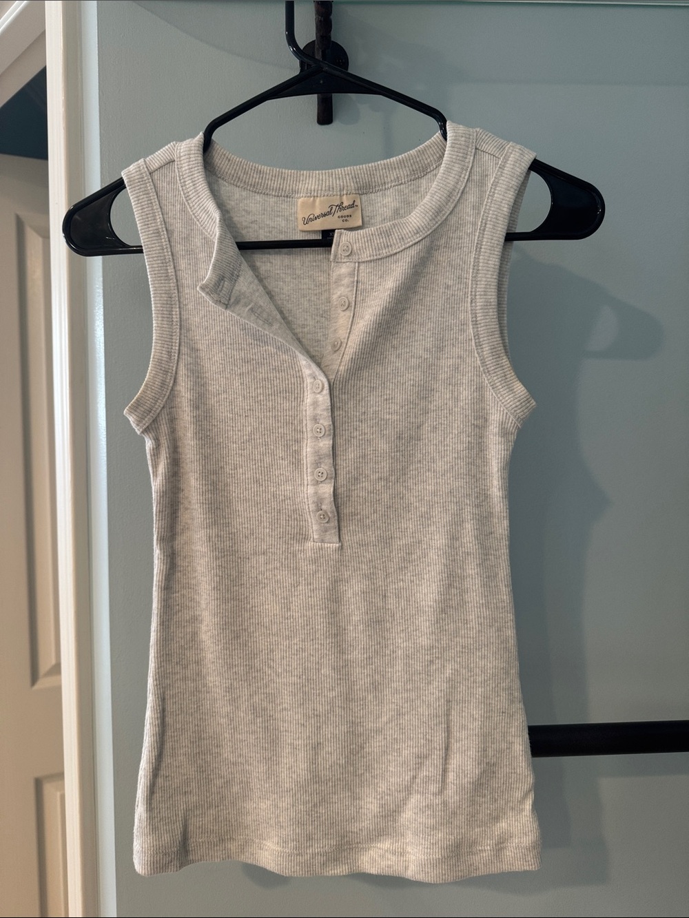 Universal Thread Light Gray Ribbed Henley Tank Size XS